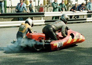 Images Dated 10th March 2018: Stuart West & Alan Fisher (Windle Yamaha) 1984 Sidecar TT