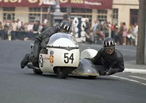 Images Dated 2nd October 2021: T Harris & B L Harris (Triumph) 1970 500 Sidecar TT