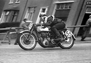 Images Dated 8th December 2017: T Morris (BSA) 1954 Junior Manx Grand Prix