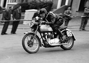 Images Dated 14th November 2018: T Southward (Triumph) 1952 Senior Clubman TT