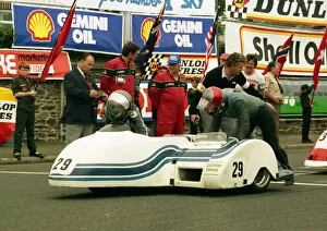 Images Dated 24th December 2017: Tim Eade & Fred McDermott (Quirk Yamaha) 1988 Sidecar TT