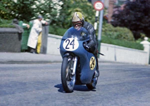 Images Dated 17th December 2018: Tom Dickie (Petty Norton) 1968 Senior TT