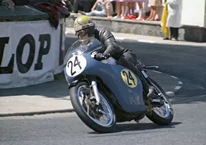 Images Dated 3rd June 2021: Tom Dickie (Petty Norton) 1968 Senior TT