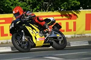 Images Dated 29th May 2004: Tommy Clucas (Bullock Honda) 2004 Production 600 TT