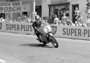 Images Dated 13th April 2021: Tommy Robb (Honda) 1963 Lightweight TT