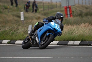 Images Dated 27th August 2008: Tony Davies (Yamaha) 2008 Junior Manx Grand Prix