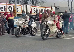 Images Dated 31st May 2022: Tony Moran (Yamaha) and Tony Head (Honda) 1986 Formula One TT