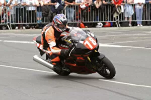 Images Dated 8th June 2004: Tony Moss (Suzuki) 2004 Production 1000 TT