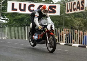 Images Dated 11th March 2019: Tony Rutter (Yamaha) 1971 Junior TT