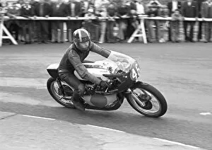 Images Dated 14th December 2021: Tony Snape (Yamaha) 1975 Lightweight Manx Grand Prix