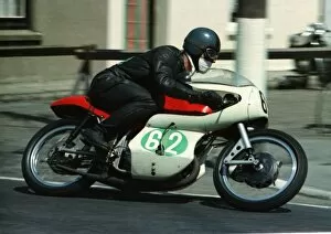 Images Dated 26th February 2018: Tony Willmott (Royal Enfield) 1967 Lightweight TT