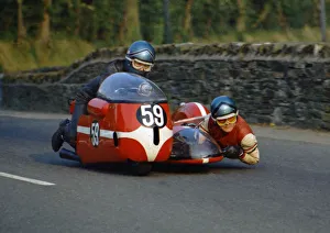 1971 500 Sidecar Tt Collection: Trevor Ireson & G C Hunt (Triumph) 1971 500 Sidecar TT