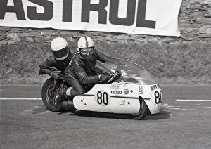 Images Dated 4th April 2020: Bill Uren & Dave Richards (Weslake) 1975 1000 Sidecar TT