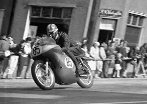 Images Dated 25th January 2018: Vern Wallis (Norton) 1963 Senior Manx Grand Prix