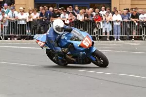 Images Dated 8th June 2004: Victor Gilmore (Yamaha) 2004 Production 1000 TT