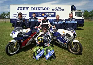 Joey Dunlop Gallery: To the victor; the spoils; Joey Dunlop and team 1988 TT