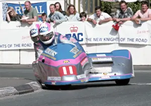 Vince Biggs & Jamie Biggs (Shelbourne Yamaha) 1992 Sidecar TT