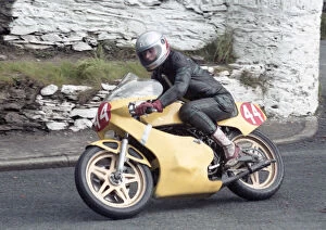 Images Dated 13th July 2022: Vince McNulty (Yamaha) 1985 Newcomers Manx Grand Prix