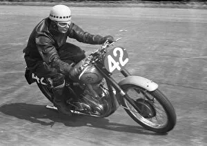 Images Dated 18th November 2019: W R Smith (BSA) 1952 Silverstone Clubman