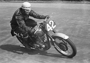 Images Dated 18th November 2019: W R Smith (BSA) 1952 Silverstone Clubman
