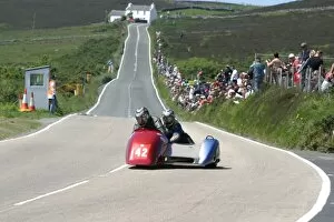 Images Dated 6th June 2007: Wally Saunders & Eddie Kiff (Yamaha) 2007 Sidecar TT