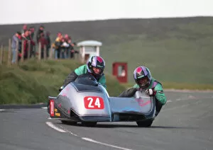 Images Dated 12th June 2022: Wally Saunders & Rick Roberts (Ireson) 1999 Sidecar TT