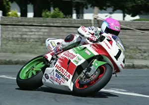 Whitegates action: Steve Hislop (750 Honda) 1994 Formula One TT