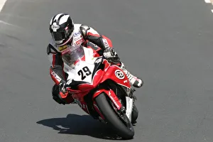 Images Dated 8th June 2009: William Dunlop (Yamaha) 2009 Superbike TT